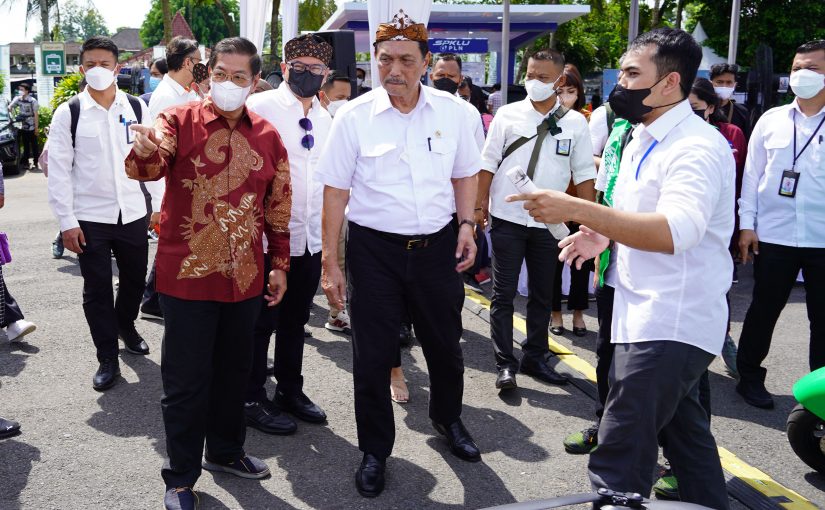 Menteri Luhut Tinjau Drone Frogs Indonesia di kawasan Borobudur