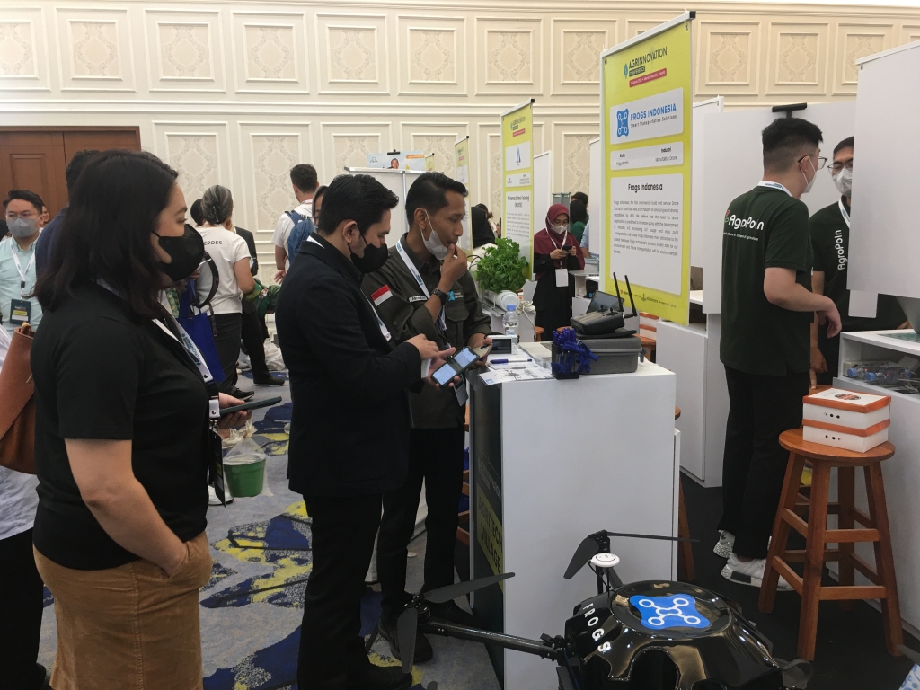 Frogs Indonesia membawa drone pertanian di Agrinnovation Conference