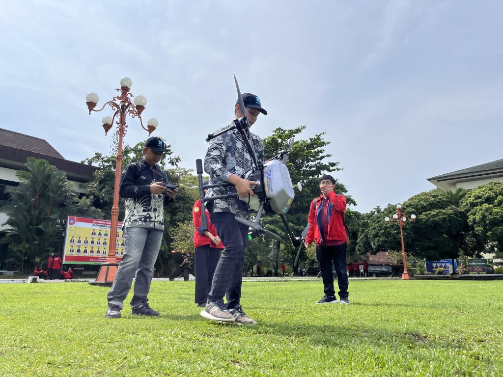 Drone Gerilya, Drone Sprayer Ringkas buatan Unsoed dan Frogs Indonesia