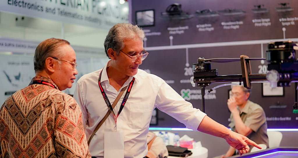 Pengunjung Booth Frogs Indonesia di IDE 2025