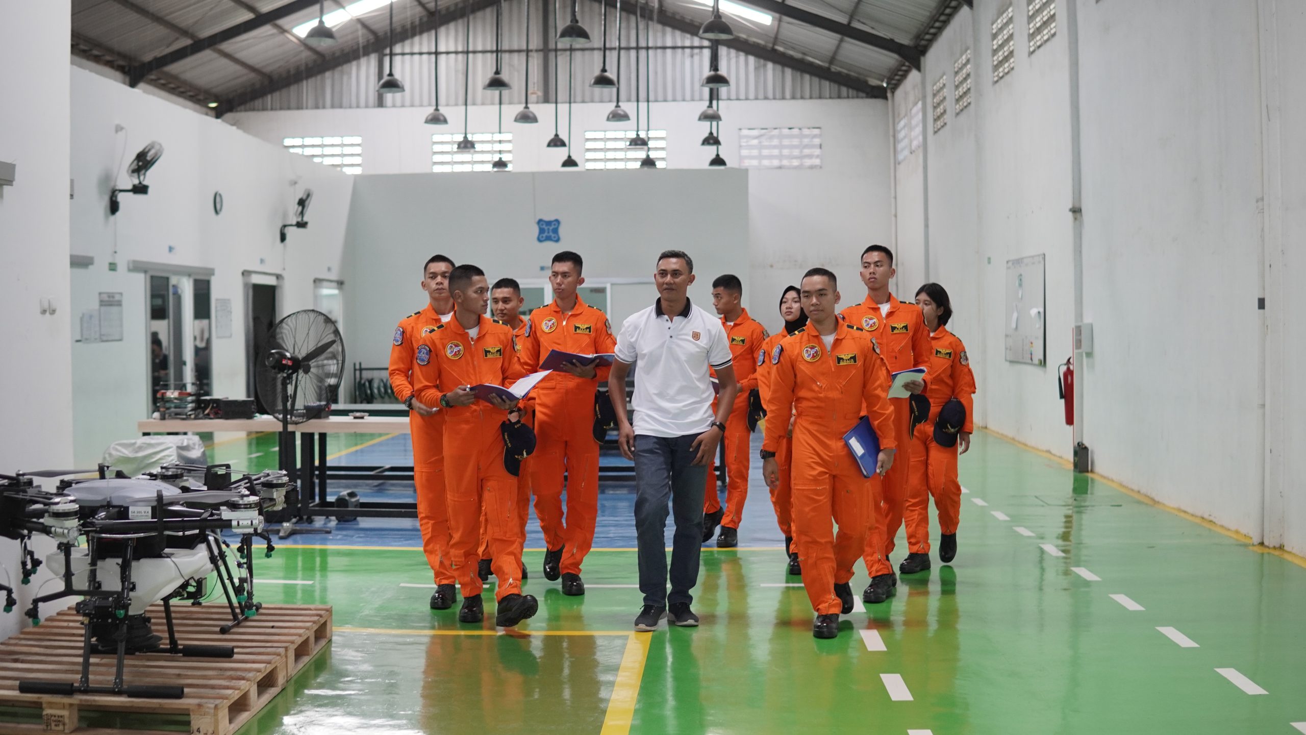 Frogs Indonesia Terima Kunjungan Studi Banding Skadik 104 Adisutjipto untuk Pengenalan Teknologi Drone